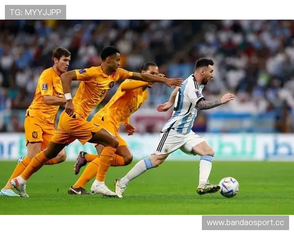 梅西再度化身赛场英雄赛后暖心举动瞬间刷屏引爆全网热议话题风暴起 梅西再度化身赛场英雄赛后暖心举动瞬间刷屏引爆全网热议话题风暴起