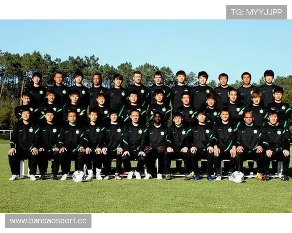 六名国安国脚清晨归队北京下午拍全家福定格温情时刻瞬间美好回忆 六名国安国脚清晨归队北京下午拍全家福定格温情时刻瞬间美好回忆