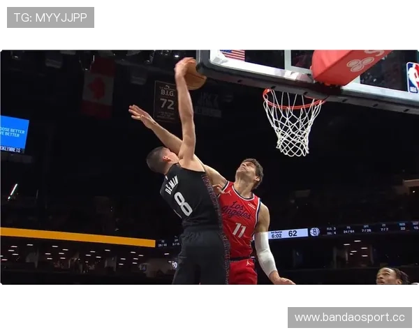 裁判争议引爆全场暴力扣篮慢镜回放震撼观众热血沸腾瞬间再现全开 裁判争议引爆全场暴力扣篮慢镜回放震撼观众热血沸腾瞬间再现全开