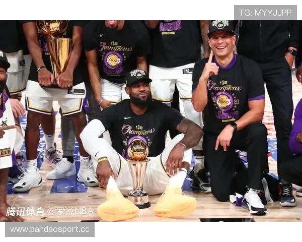 詹姆斯坚决拒绝躺平力挽狂澜单枪匹马撑起湖人全队希望