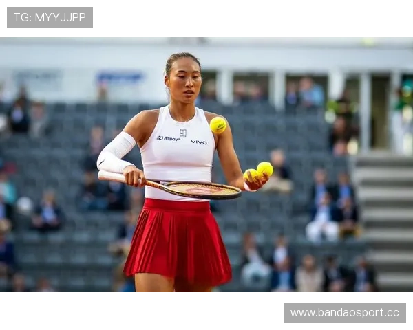 虽败犹荣郑钦文神仙球惊艳全场萨巴伦卡鼓掌对手意外劈叉瞬间画面